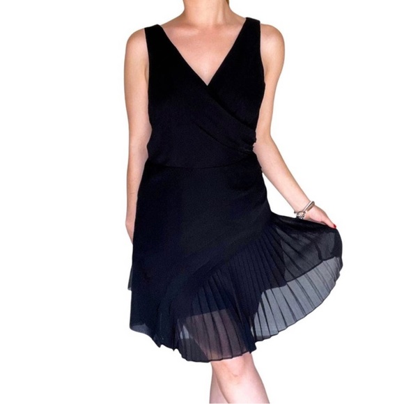 Dresses & Skirts - DONNA DEGNAN NWOT Dress V-neck, double-layered, asymmetric pleated skirt 💚